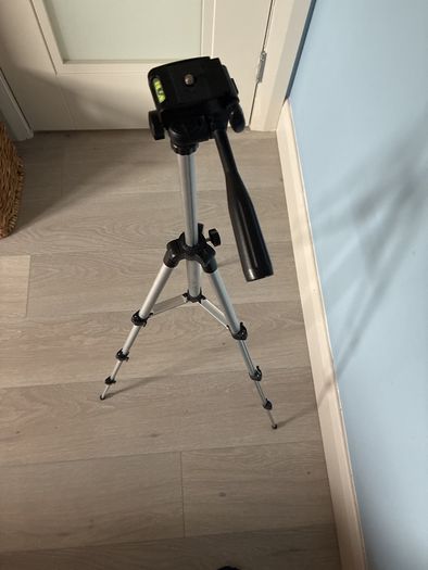 Camera tripod