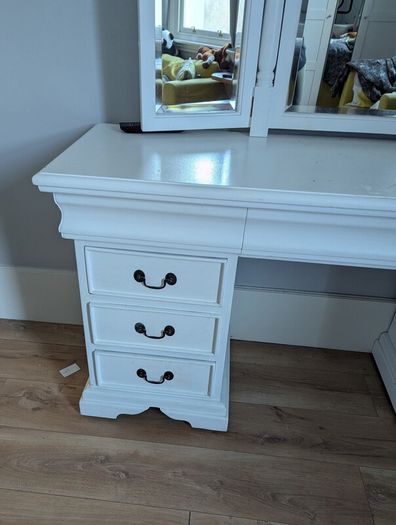dressing table