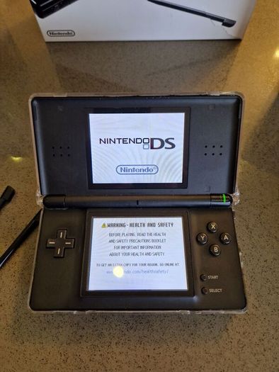 Nintendo DS Lite, games and accessories