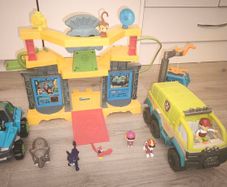 Paw patrol jungle temple with truck figurines and others.