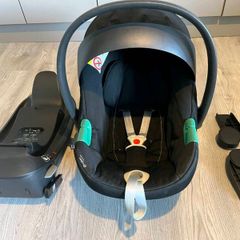 Baby car seat with ISO fix