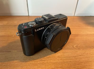 Lumix DMC-LX7 - Leica 1.4 + battery & charger