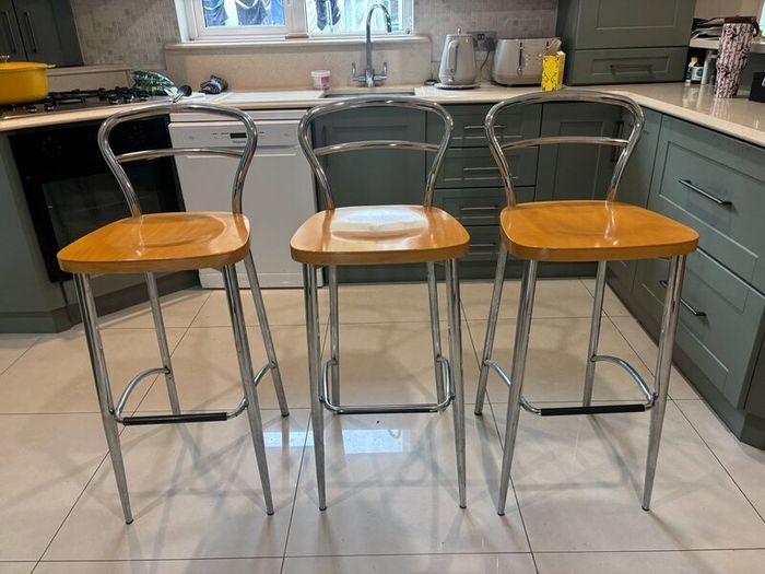 3 Barstools