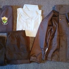 Scoil An Chlochair uniform