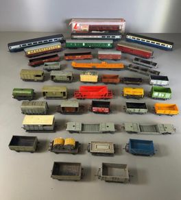 Collection of 35 Hornby Dublo and Lima O0 Gauge Model Railway Coaches and Wagons