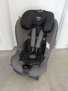 Axkid Minikid Rear facing car seat