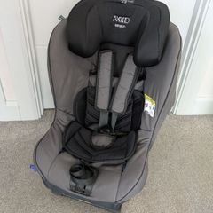 Axkid Minikid Rear facing car seat