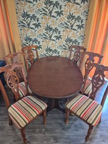 Extendable Dining Table + 6 Chairs