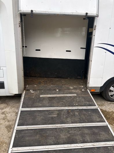 132 Renault master 3.5 horse van