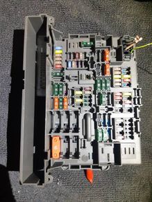 Bmw 3 Series E90 Fuse Box Control Module 10688710
