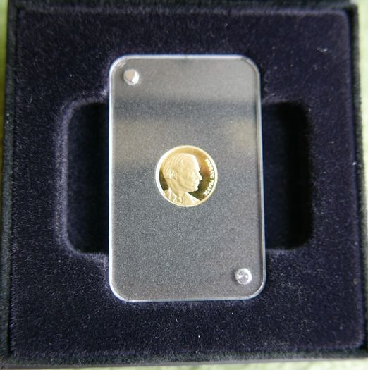 24Ct Gold Coin Padraig  Pearse commemorative gold coin issued by Gibraltar with Queen Elizabeth II obverse