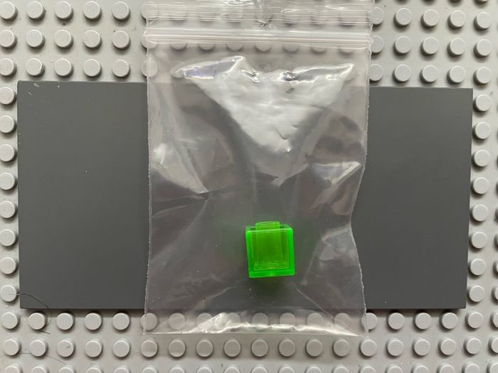 lego Minecraft Minifigure, Head, Modified Cube with Pixelated Dark Green Eyes and Mouth Pattern (Minecraft Slime) minifigure