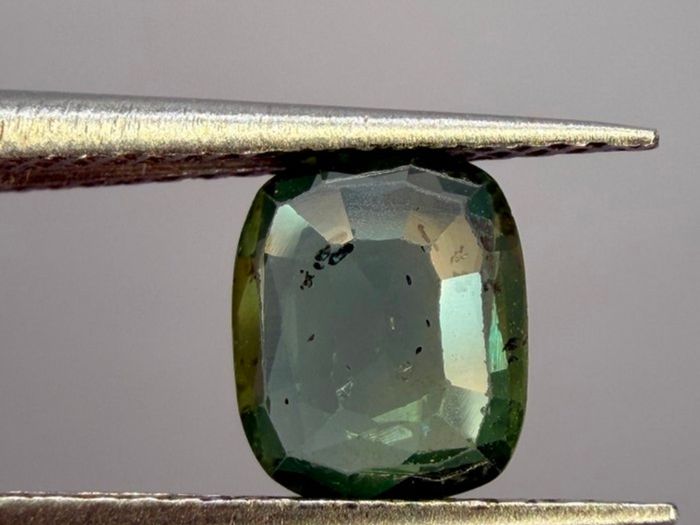IGI Certified 1.03ct Natural Bi-Color Sapphire. Greenish Blue. Unheated&Untreated