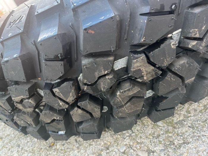 6 BFGoodrich 235/85R16 Tyres and Black Steel Rims