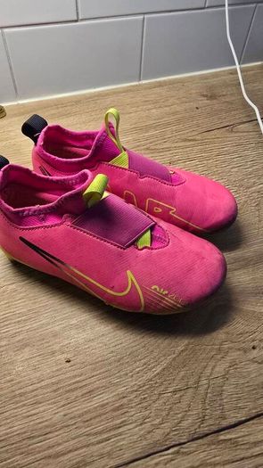 kids football boots