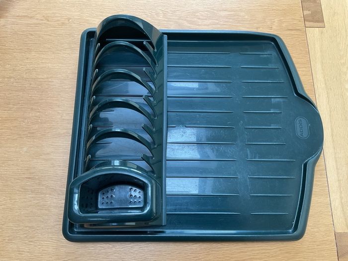 Addis drainer with separate dish and cutlery rack.