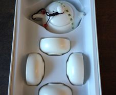 Brand New OPPO Reno Limited Edition Ceramic Travel Kung Fu Tea Set (4 Cups + Pot)