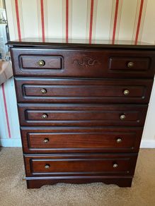 chest of drawers