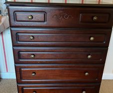 chest of drawers