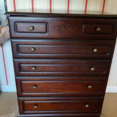 chest of drawers