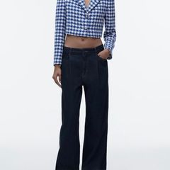 Textured cropped blazer