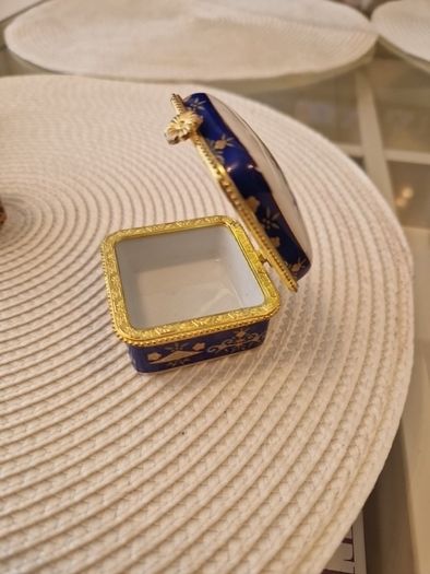 Vintage collectable porcelain cobalt blue trinket box hinged with gold trim