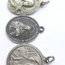Collection of 7 vintage religious medals Image 9