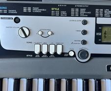 Yamaha EZ-200 Keyboard