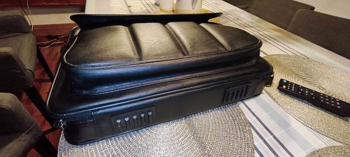 Trust Notebook Mens leather carry bag office bag deluxe.