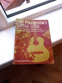 The folksiger's Guitar guide songs book/instruction manual by Jerry silveman