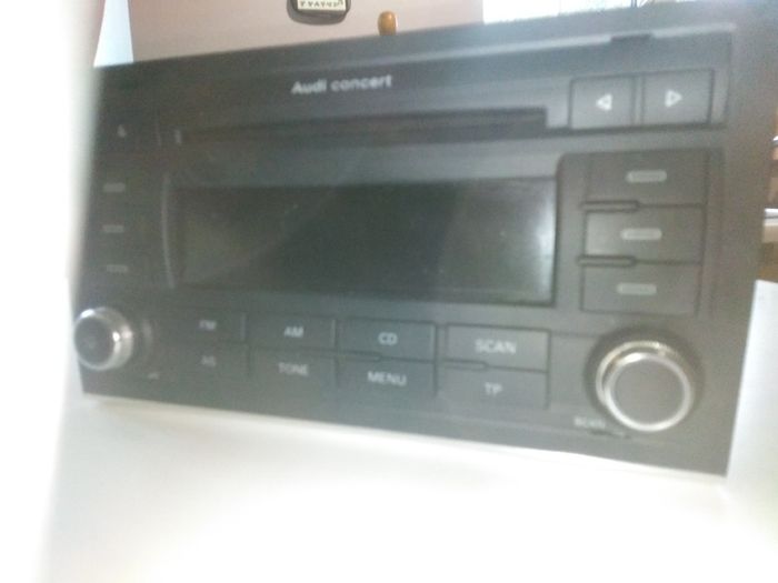 Audi A4 B7 /B6 Audi Concert Double Din CD/radio stereo headunit 8EO 035 186 AL