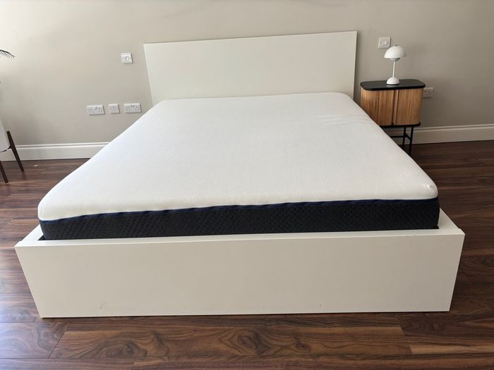 King Size Bed - IKEA MALM Bed w. Emma Mattress
