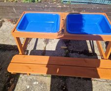 Kids picnic sand table