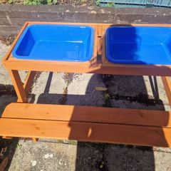 Kids picnic sand table