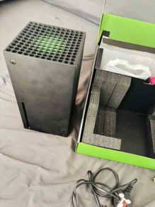 Xbox Series X with one controller and RDR2 Disc game - Fully boxed