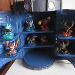 Skylander's Spyro's Castle +8 Figures