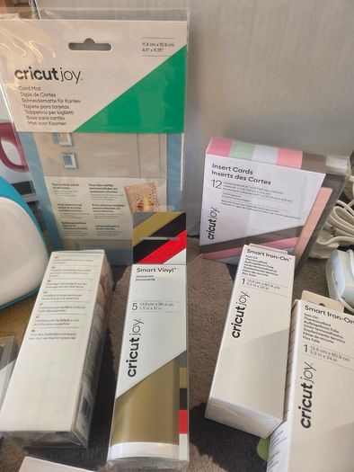 Cricut Joy Starter Bundle with EasyPress Mini