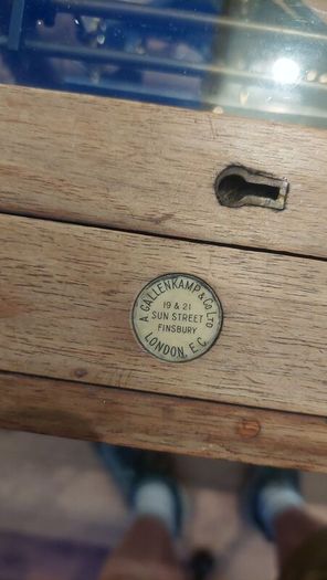 GALLENKAMP & Co apothecary scales