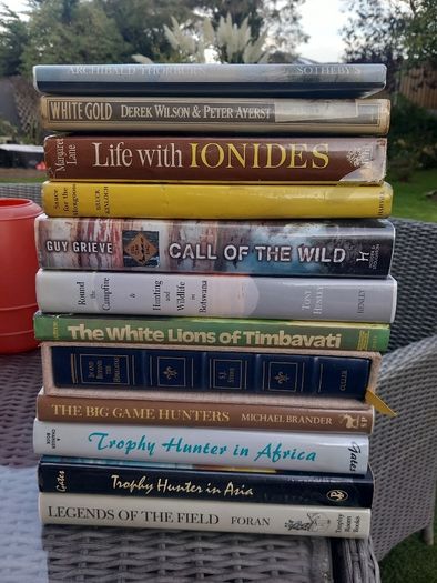 12 hardback books on Africa, wildlife, D18