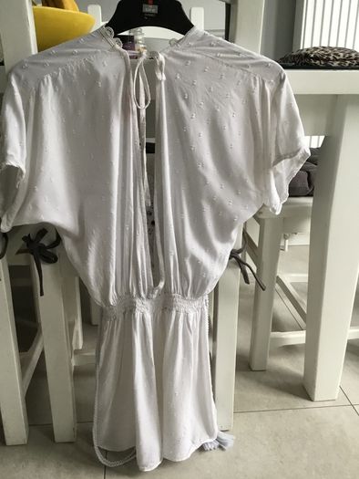Ladies white play suit/ beach wear. Size 8/10 River Island