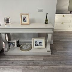 Ventura Console table