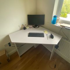 corner desk