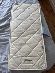 Snuzpod2 little green sheep mattress
