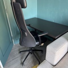 Office desk + chair