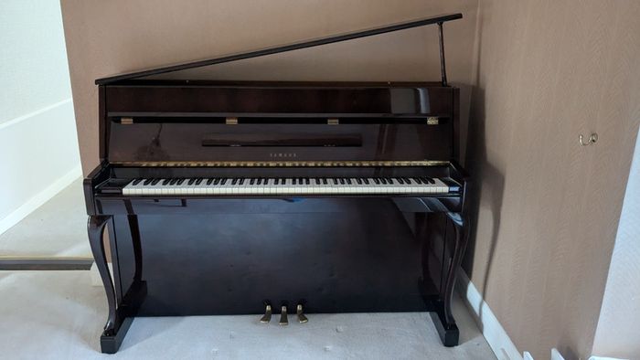 Yamaha M1SR Upright Piano - Dark Polished Finish