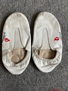 Kids gym shoes size 30