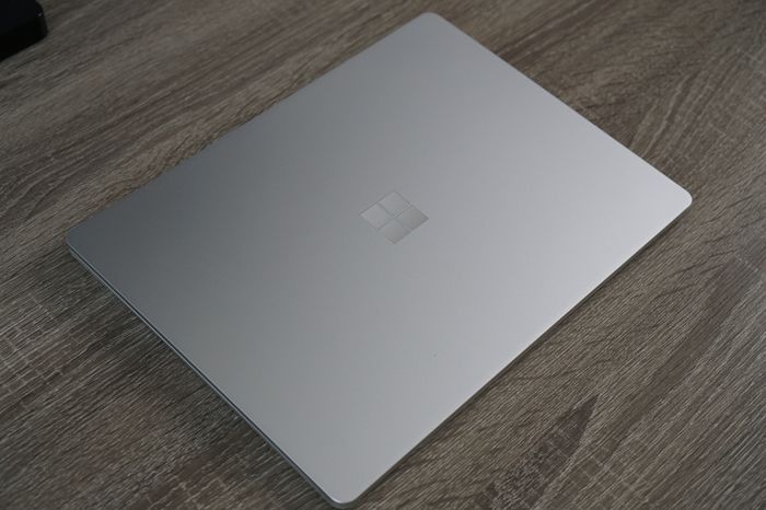 Microsoft Surface Laptop Go | Core i5 | 16GB RAM | 256GB | 100% sRGB Touch