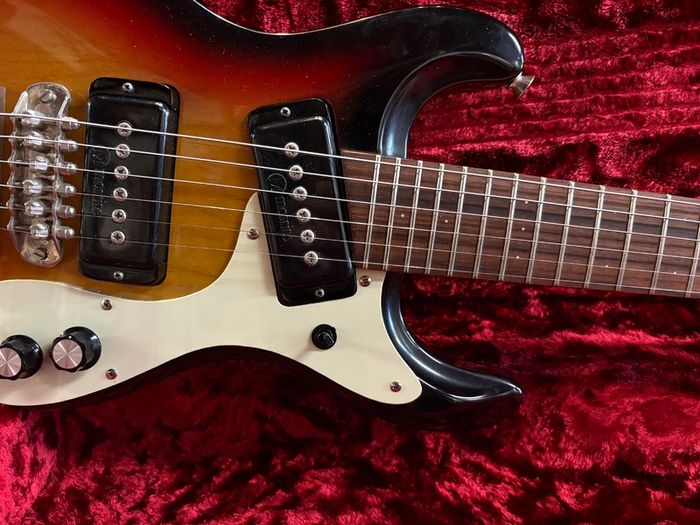 Mosrite Ventures Mini Sunburst 1990's