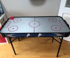Air hockey table