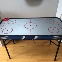 Air hockey table
